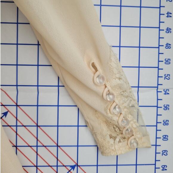 Vintage Beige Lace‑Collar Swing Dress—Belt with Knee Boots & Structured Coat (M) - Picture 9 of 15